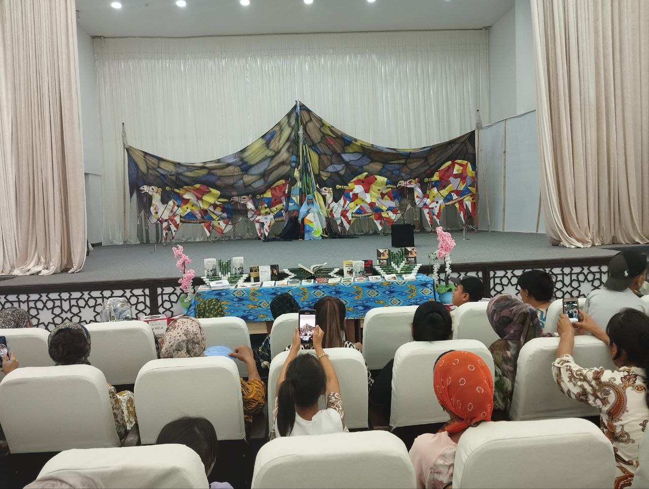 "Kitob ma'naviyat durdonasi" nomli kitob ko'rgazmasi